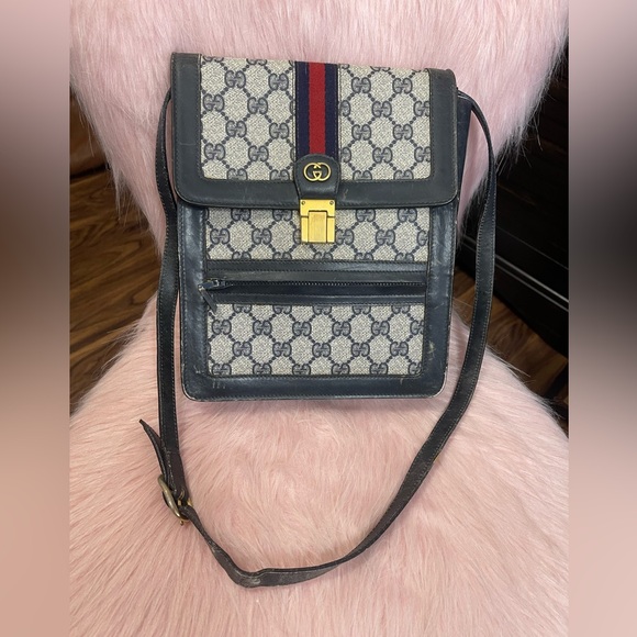 Gucci Handbags - Gucci crossbody